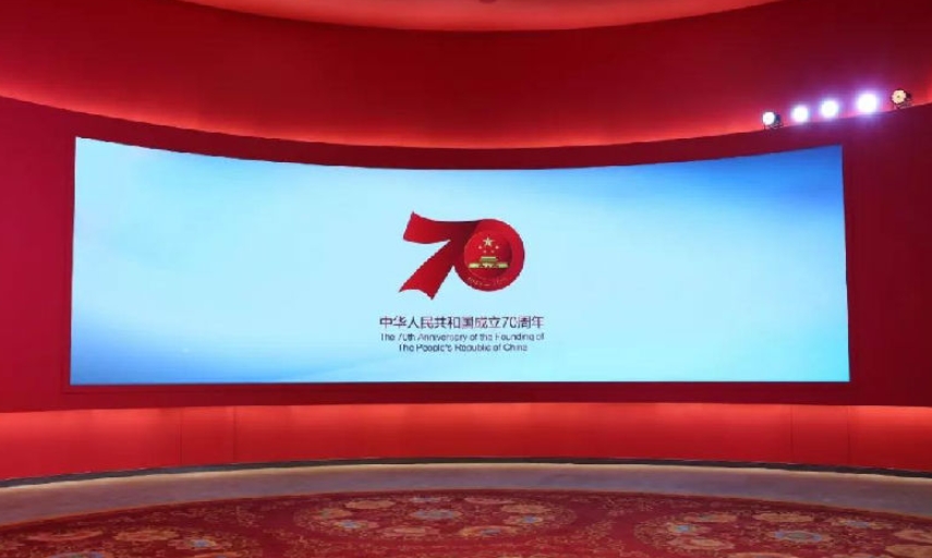 歡度國慶，成都戶外全彩屏綻放光彩